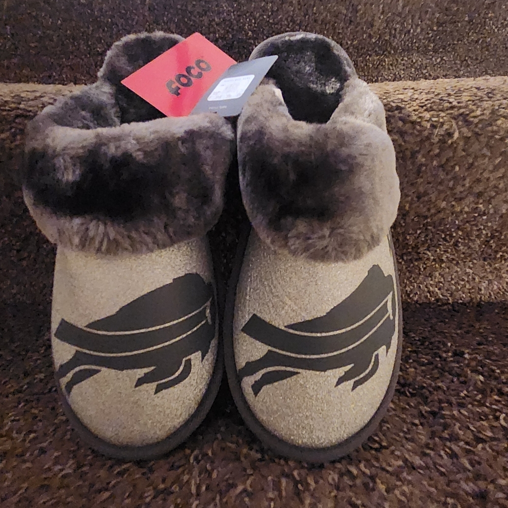 Women's Cozy Slippers - Black and Gray